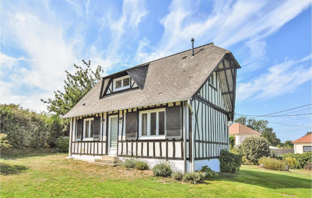 Gorgeous Home In Saint-Aubin-Sur-Mer With Wifi