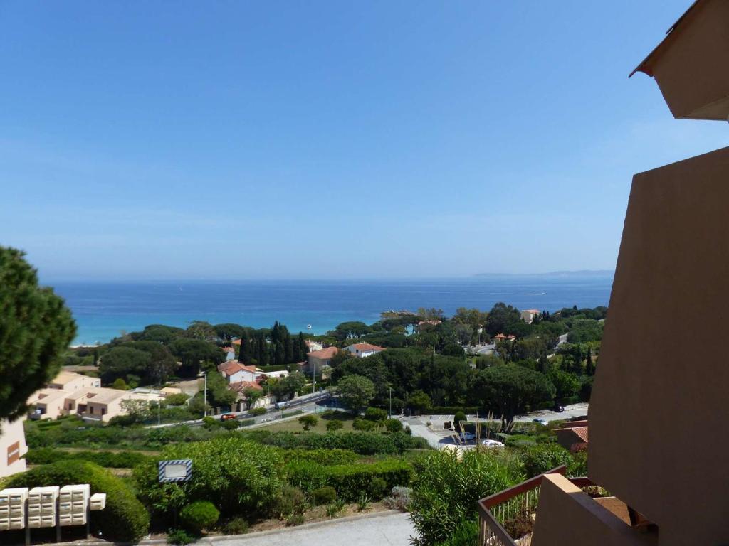 T1 Mezzanine Climatisé avec Terrasse et Parking - St Clair, Lavandou - FR-1-308-80