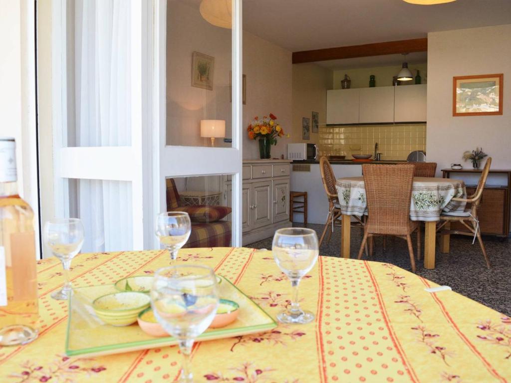 Appartement avec Piscine, Tennis et Parking au Lavandou - 2 Pièces, 4 Couchages - FR-1-251-24