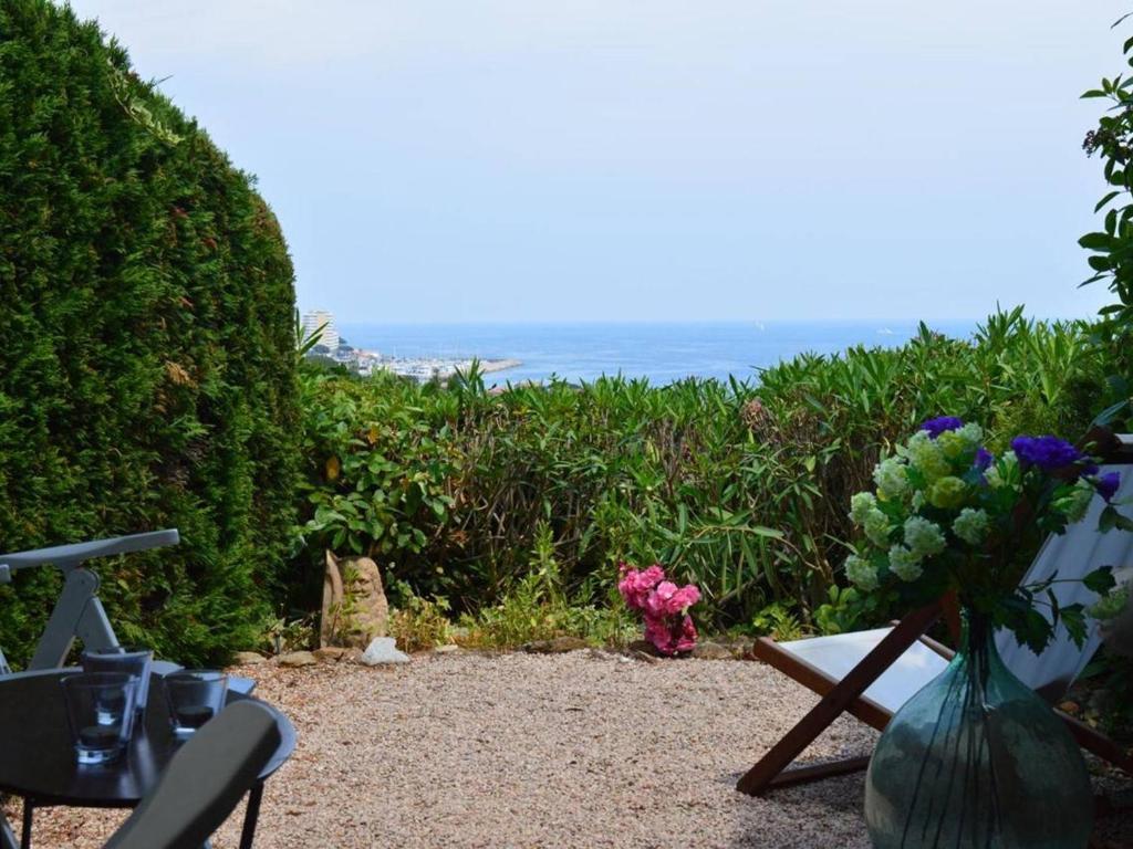 Sainte-Maxime : Appart 2 pièces avec piscine et véranda - FR-1-226-317