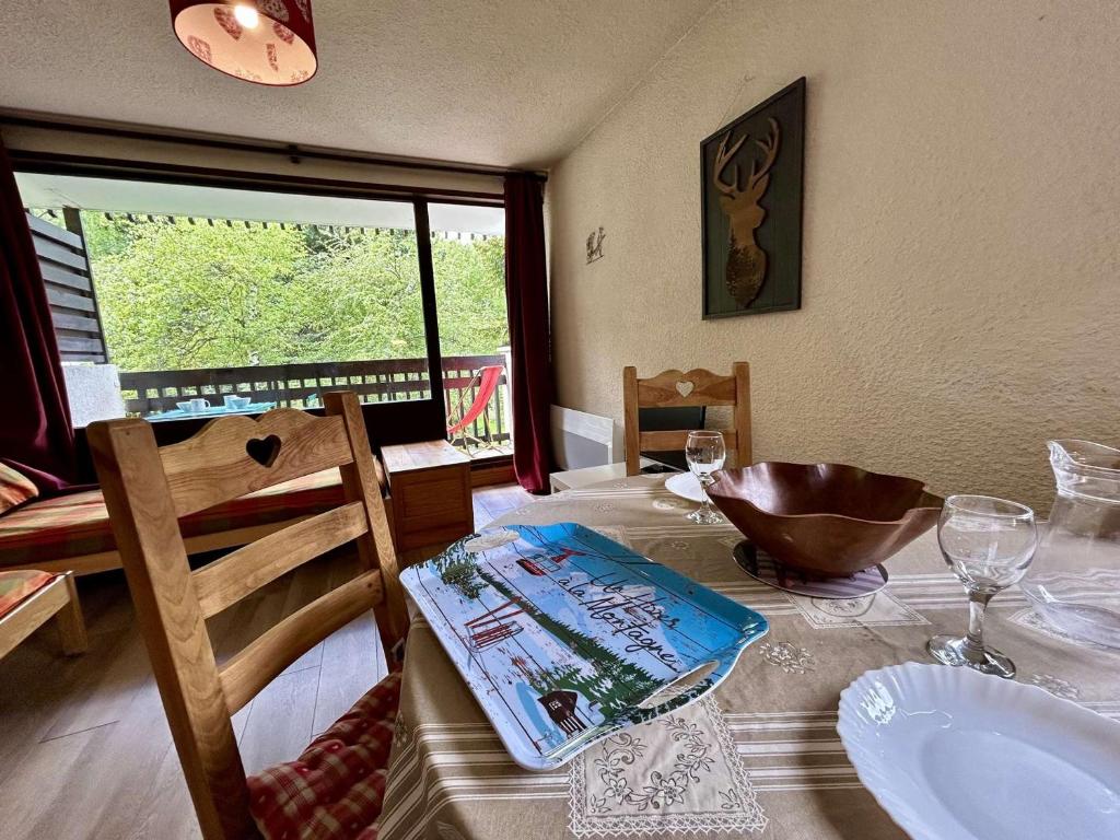 Studio avec coin montagne - 4 pers, à 100m des télécabines, piscine, parking, casier à ski - FR-1-330F-94