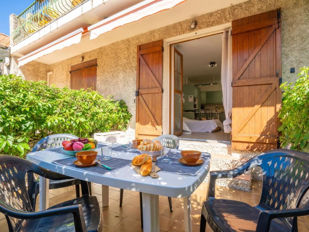 Apartment Le Lido-3 by Interhome