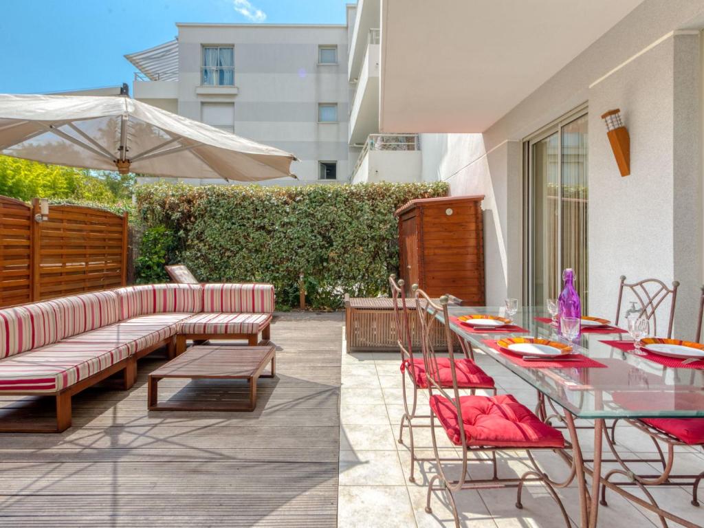 Apartment Les allées du Cap-3 by Interhome