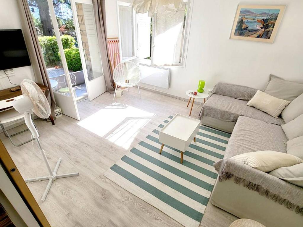 Charmant T2 à Six-Fours - Terrasse et Proximité Plage - Résidence Sécurisée - FR-1-316-232