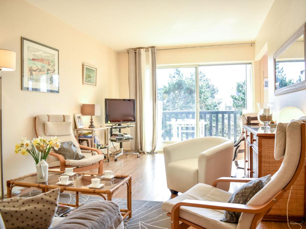 Apartment Les Terrasses de Tourgeville-3 by Interhome
