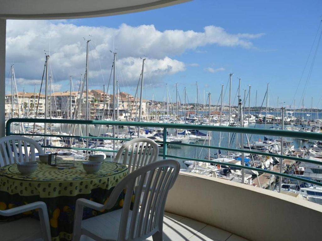 Fréjus: Appt 2P, 5 pers, Piscine, Plage à 150m, Parking, Animaux OK - FR-1-226A-357