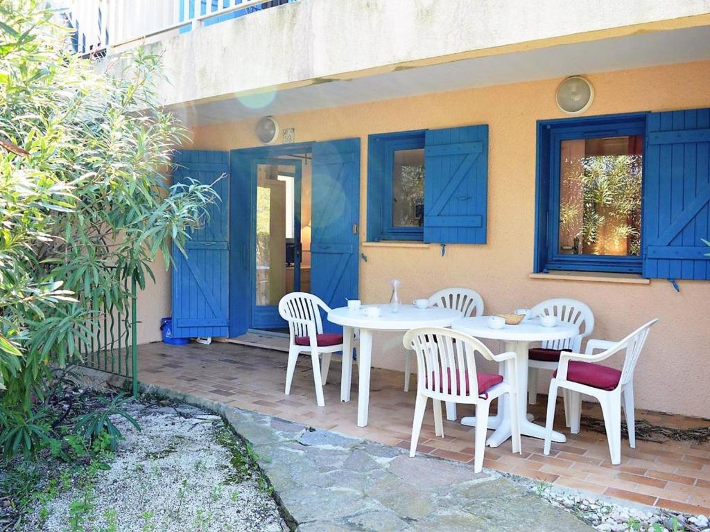 Appartement 2 pièces cabine, 6 couchages, avec piscine et terrasse ensoleillée au Lavandou - FR-1-251-235