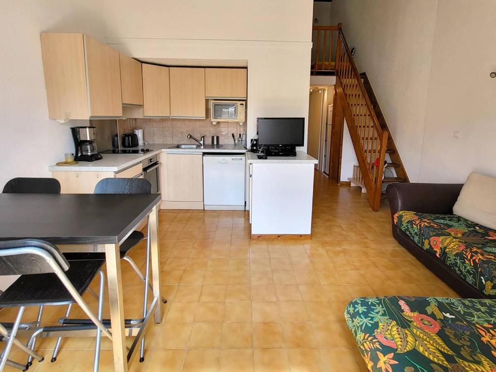 T3 Duplex à 200 m Plages/Commerces - Parking, Wi-Fi, Piscine, Tennis - Animaux Acceptés - FR-1-316-104
