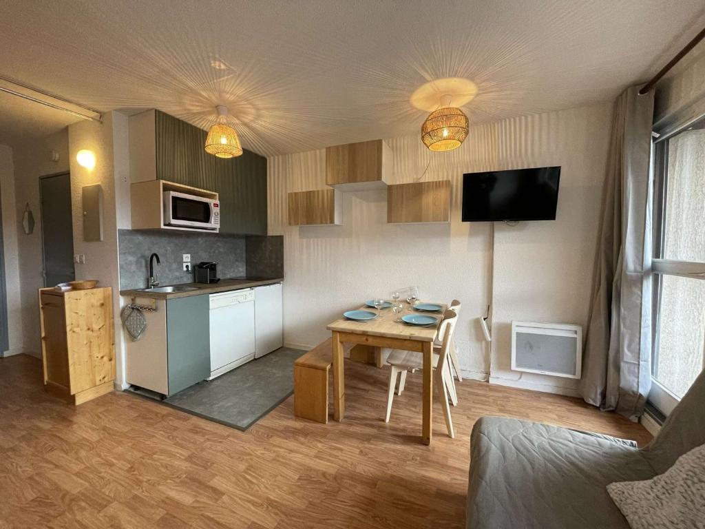 Studio à louer à Chantemerle, Serre-Chevalier - 4 personnes, balcon, casier à ski - FR-1-330E-42