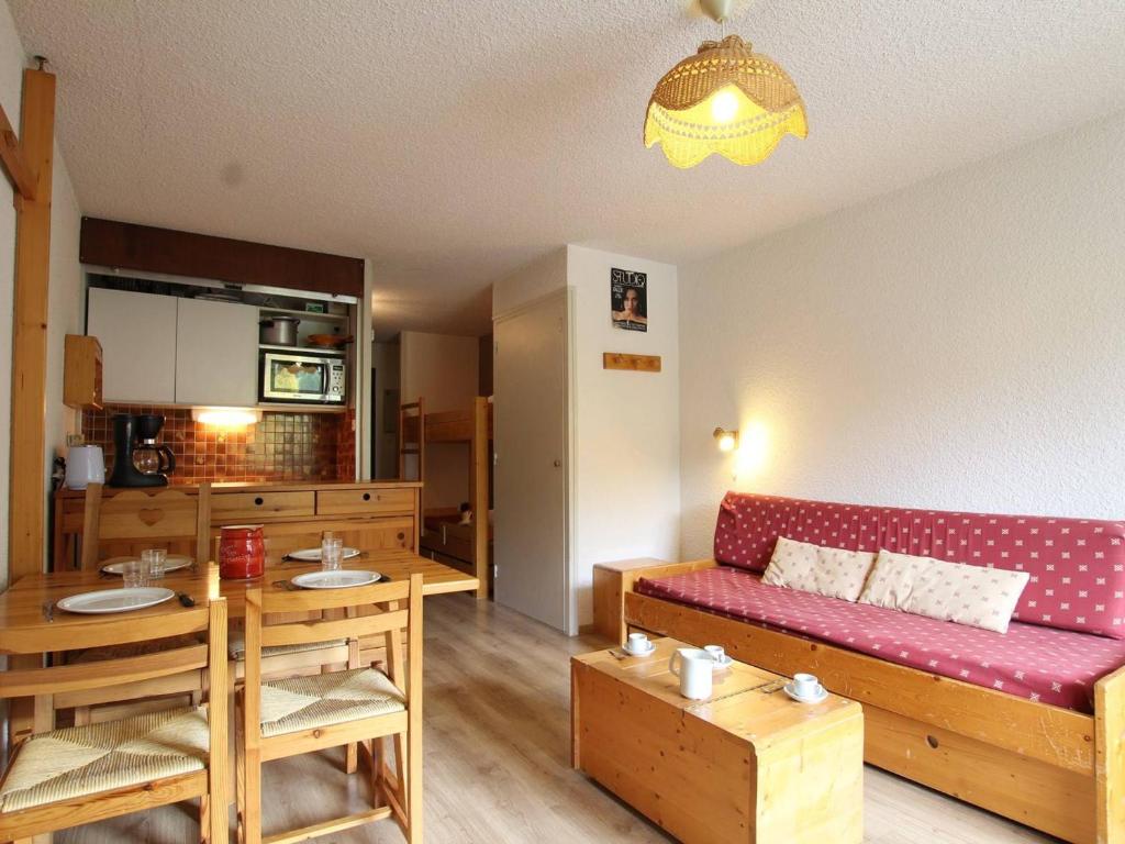 Studio avec Balcon Exposé Sud – 4 Couchages, Parking, Chantemerle, Serre-Chevalier - FR-1-330E-108