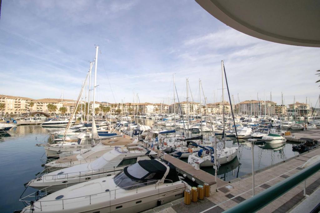 Apartment With Balcony And View On The Port