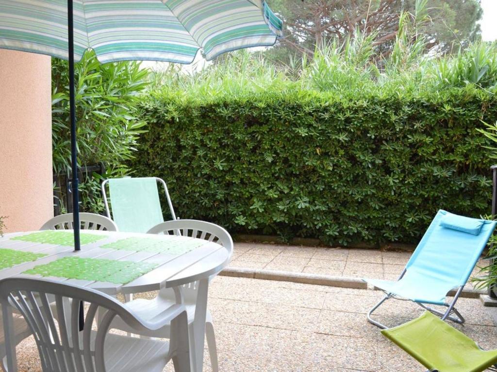 Studio familial à 4 couchages avec terrasse, piscine et tennis à deux pas de la plage - FR-1-251-548