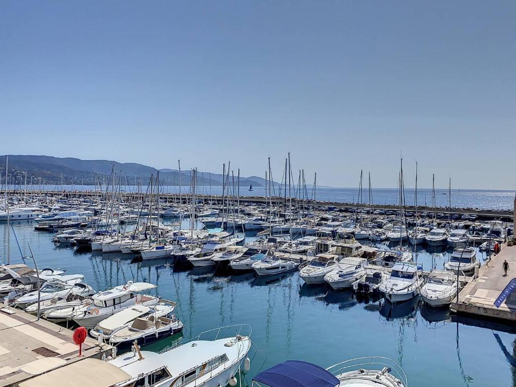 Charmant T2 à La Favière avec piscine et parking privé, proche plages et commerces - FR-1-610-13