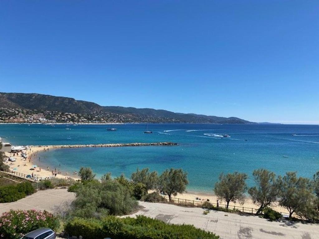 T2 duplex rénové à 20m de la plage avec vue mer, parking et WIFI - FR-1-610-59