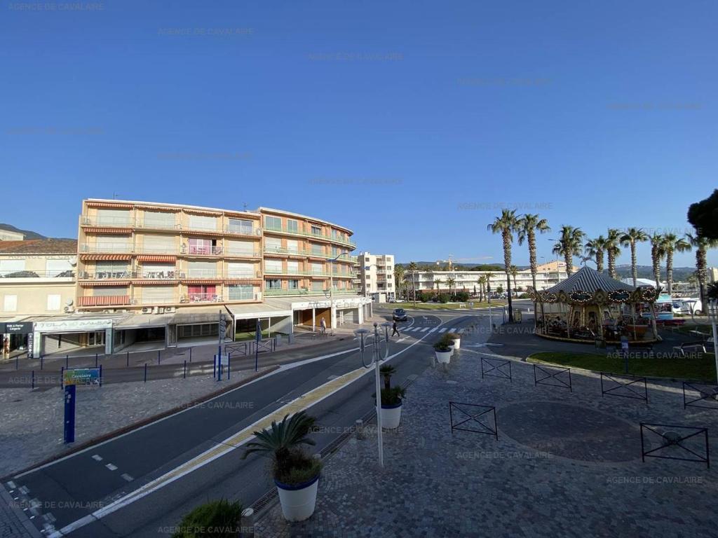 Appartement T2 avec Terrasse et Garage à Cavalaire-sur-Mer - Proche Port - FR-1-100-262