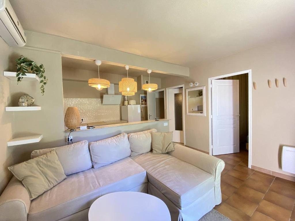 Appartement rénové avec jardin, proche plage et port, climatisé, à Cavalaire-sur-Mer - FR-1-100-336