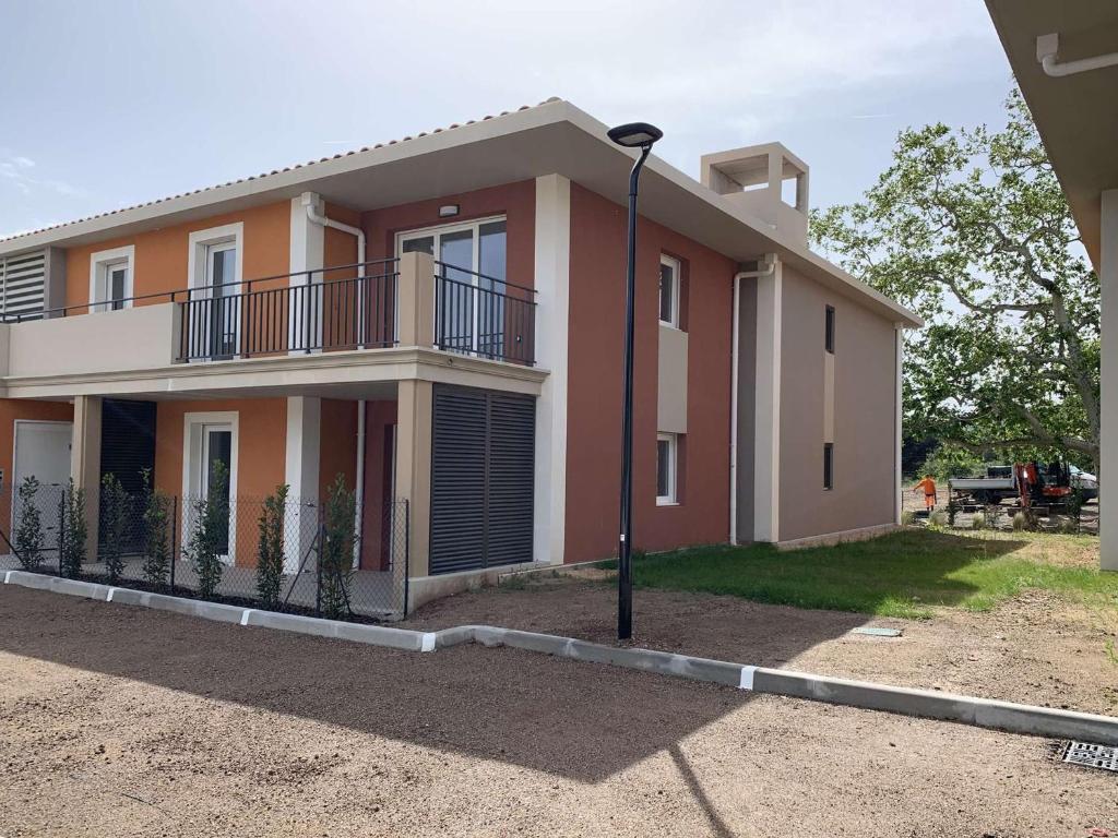 Appartement Moderne 4 Pers. avec Piscine, Terrasse et Garage à Cogolin - FR-1-226B-211