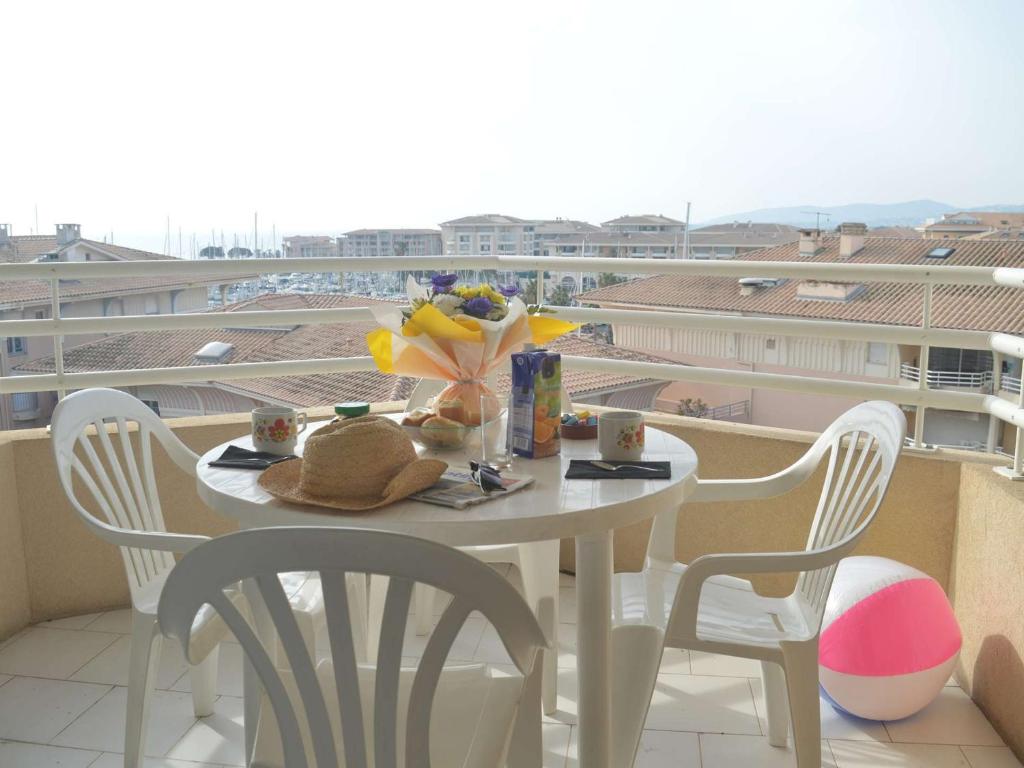 Appart cosy avec mezzanine, terrasse et parking à Fréjus - FR-1-226A-109