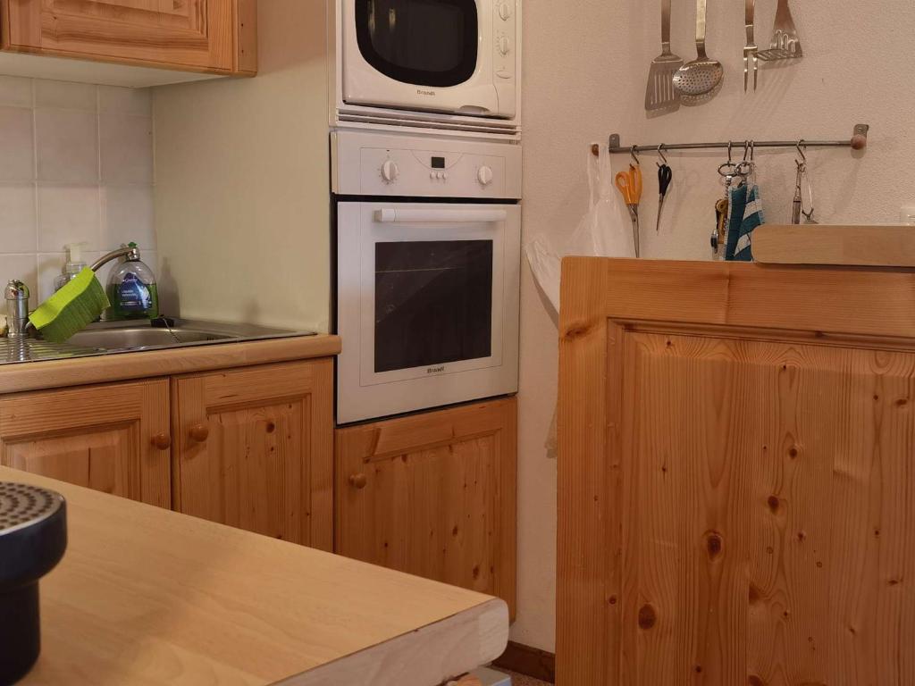 Duplex 12 pers à 100m des pistes avec vue montagne, 5 chambres, balcons, parking et navette. - FR-1-651-8