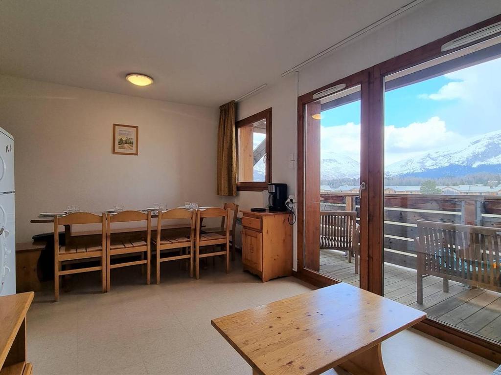 Appartement spacieux 4 pièces avec 3 chambres, balcon, proche télésiège à SuperDévoluy - FR-1-525-201