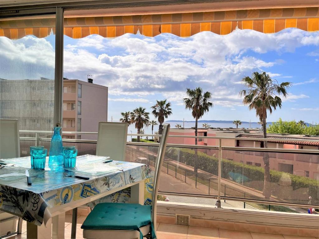 Appartement 2P avec vue mer, clim, parking privé, à 2 pas de la plage - Le Lavandou - FR-1-251-463