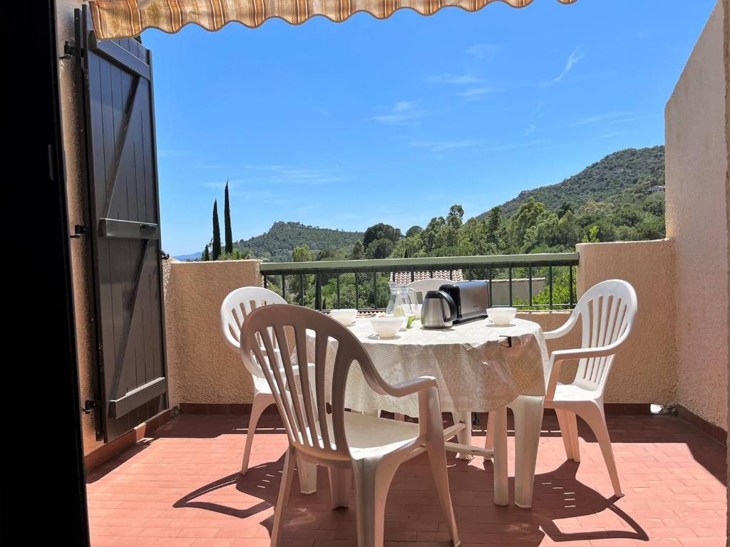 Charmant T2 avec terrasse, piscine et parking - 4 couchages - Le Lavandou - FR-1-251-524