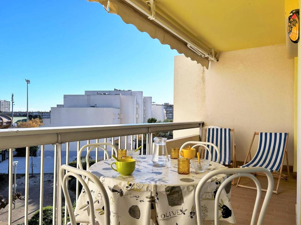 Appartement 2 pièces, 4 couchages - Terrasse, parking, proche plage - Le Lavandou - FR-1-251-543