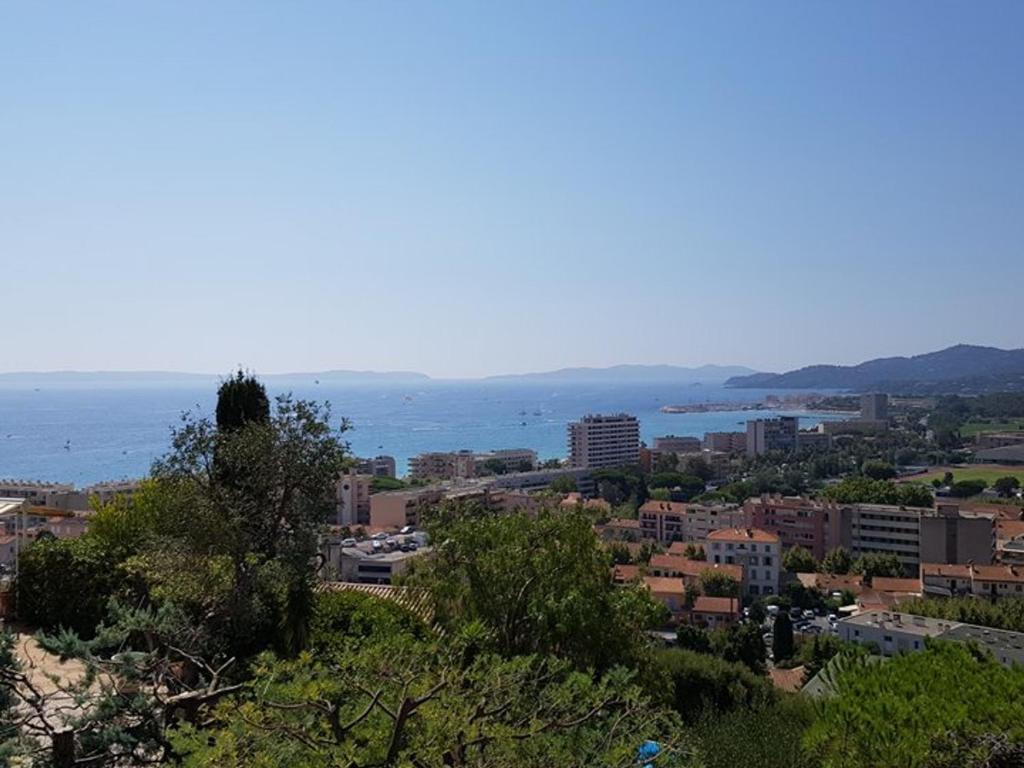 Le Lavandou, T2 climatisé pour 4 pers avec parking près de la plage - FR-1-803-28