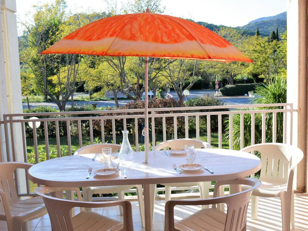 Appartement 2 pièces, terrasse, parking privé, proche plage, 6 couchages - Le Lavandou - FR-1-251-547