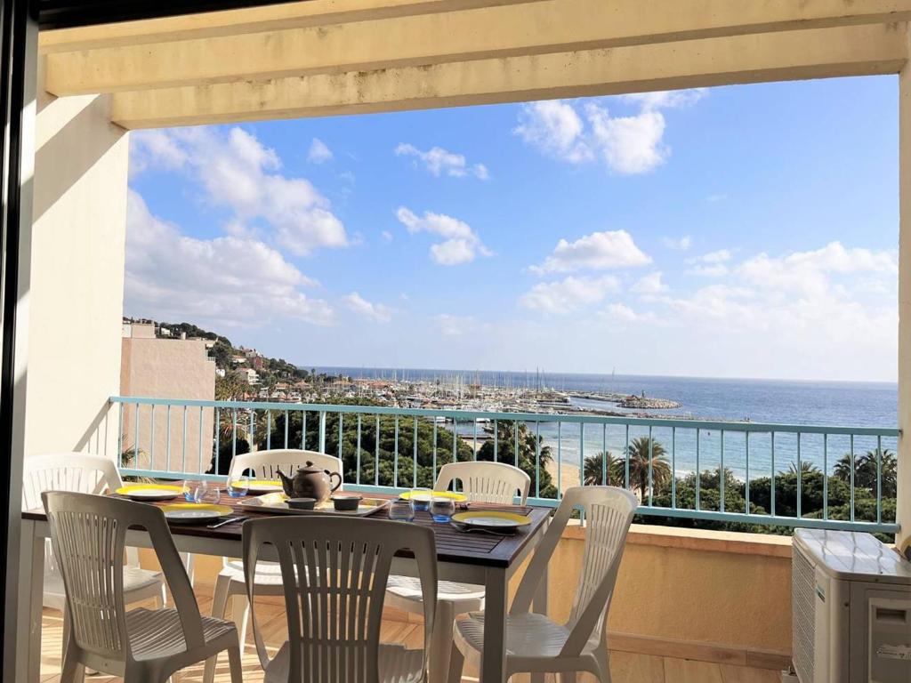 Appartement avec Vue Mer, Climatisé, 6 Couchages, Face à la Plage du Lavandou - FR-1-251-510
