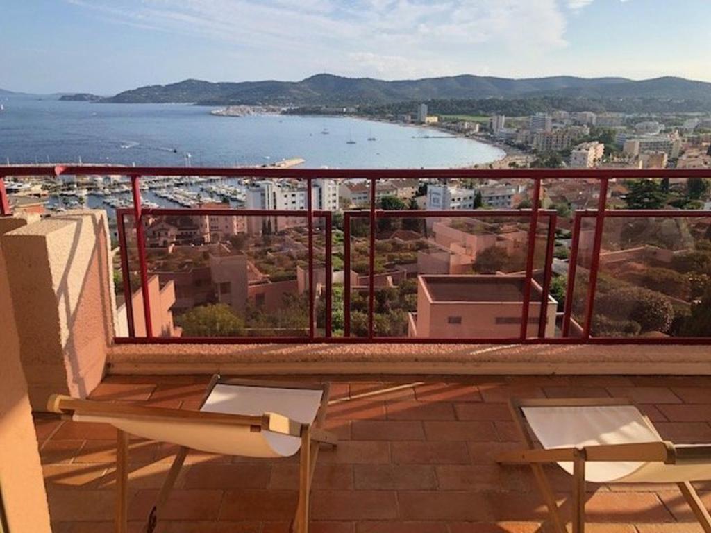 Appartement climatisé avec piscine, terrasse et parking, Le Lavandou - FR-1-251-775
