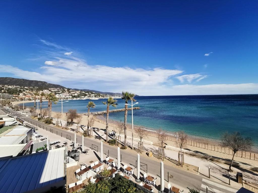 T4 au Lavandou, 6 couchages, clim, parking, vue mer - FR-1-803-6