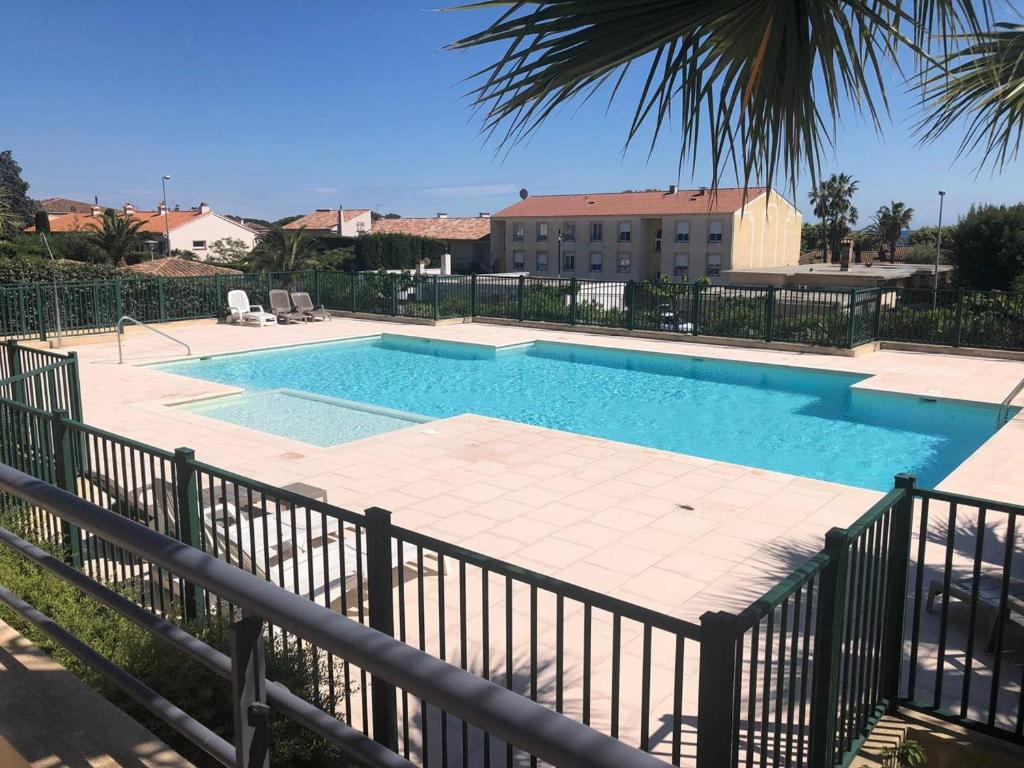 T2 standing, piscine, clim, proche plage, parking, animaux OK - FR-1-768-47