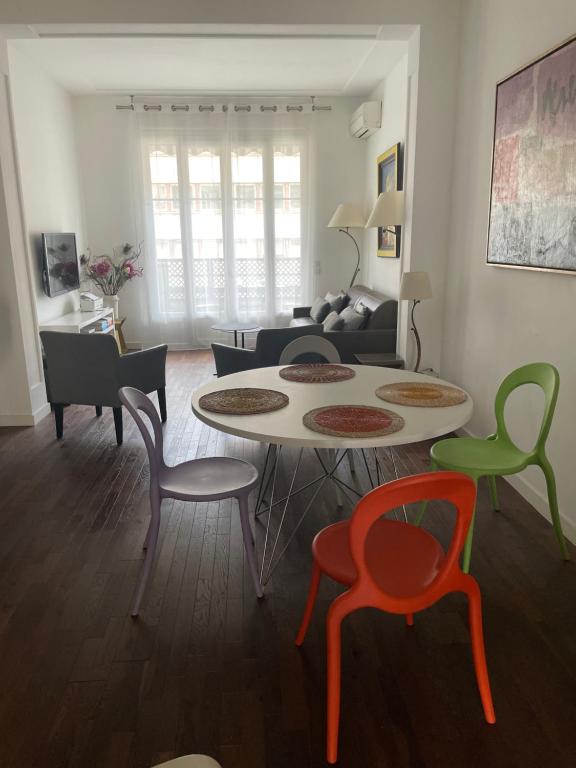 Appartement moderne 4p hypercentre de nice