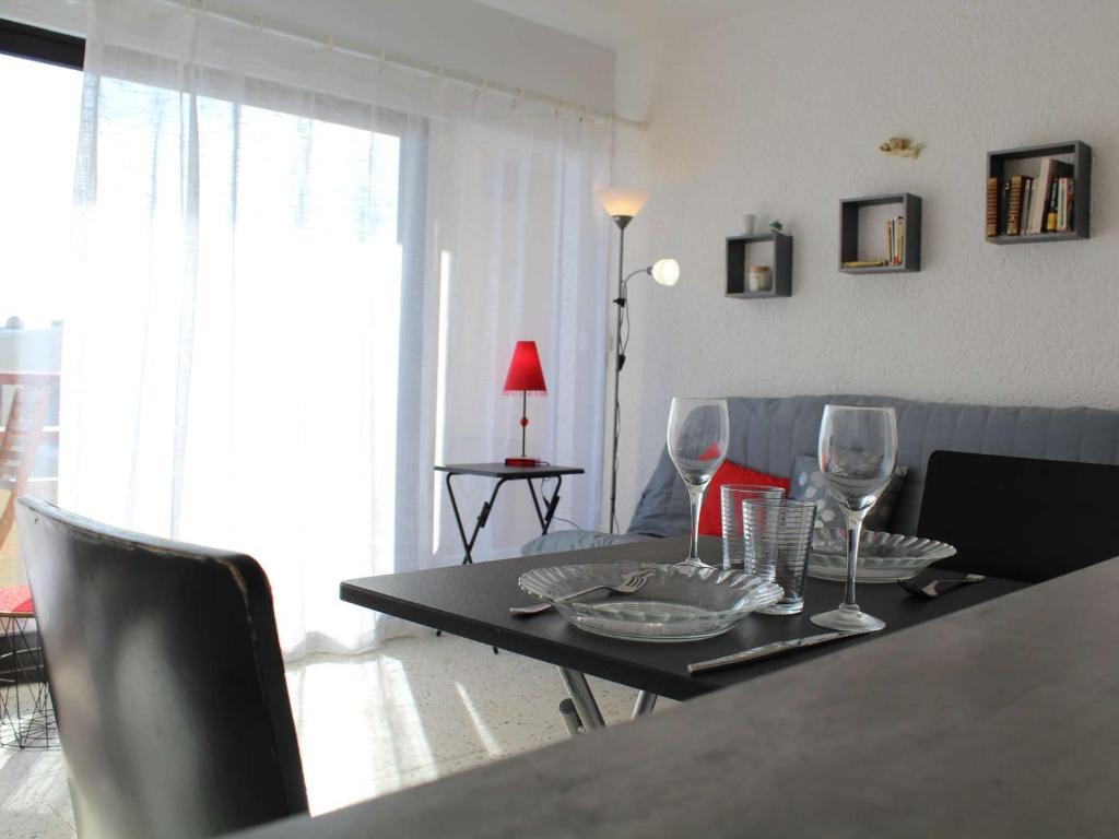 Studio lumineux à 50m de la plage, grand balcon, parking, animaux acceptés, ménage inclus - FR-1-229C-67