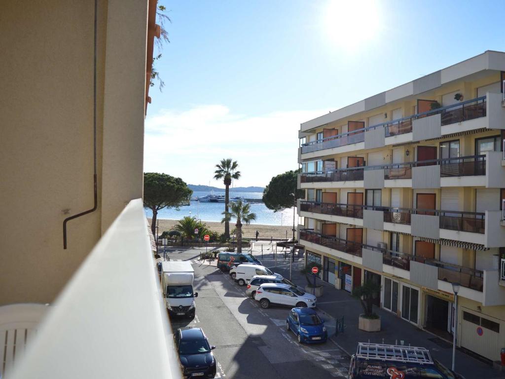 Studio lumineux à 30m de la plage, balcon, clim, commerces à côté - FR-1-226-444