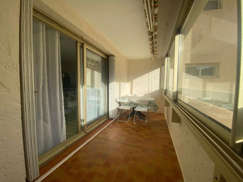 Studio cabine avec piscine, parking privatif, loggia et accès plage à pied - Sainte-Maxime - FR-1-226-534