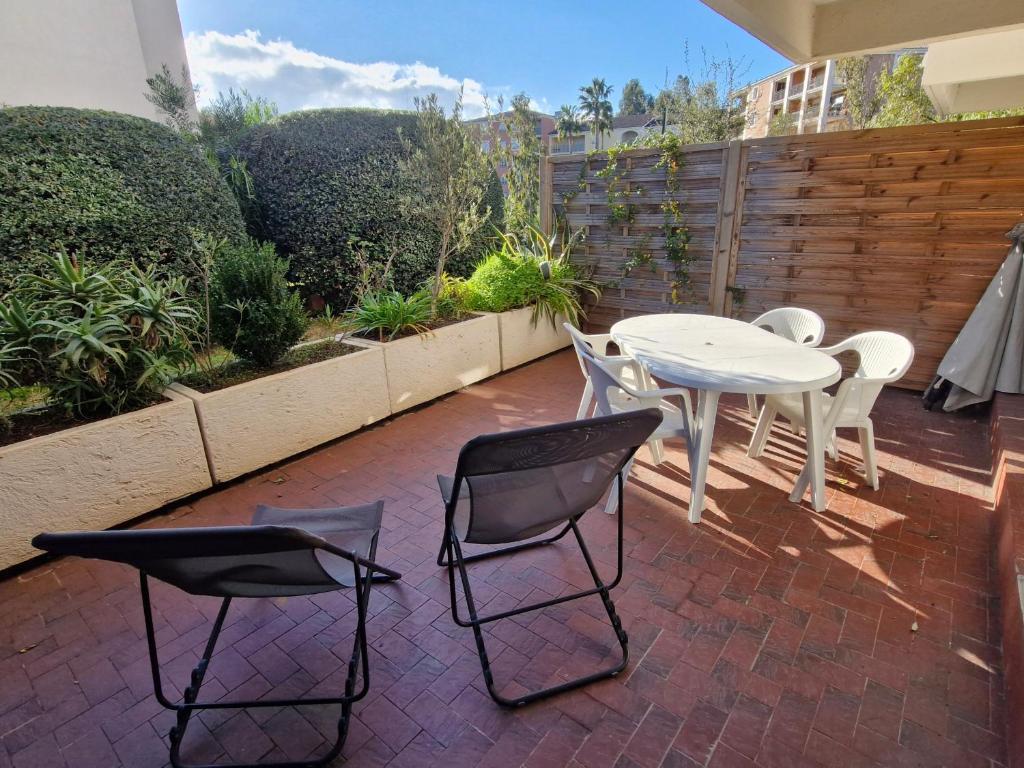Studio avec coin-nuit, terrasse et parking privé près du centre de Sainte-Maxime, Golfe de Saint-Tropez - FR-1-780-60