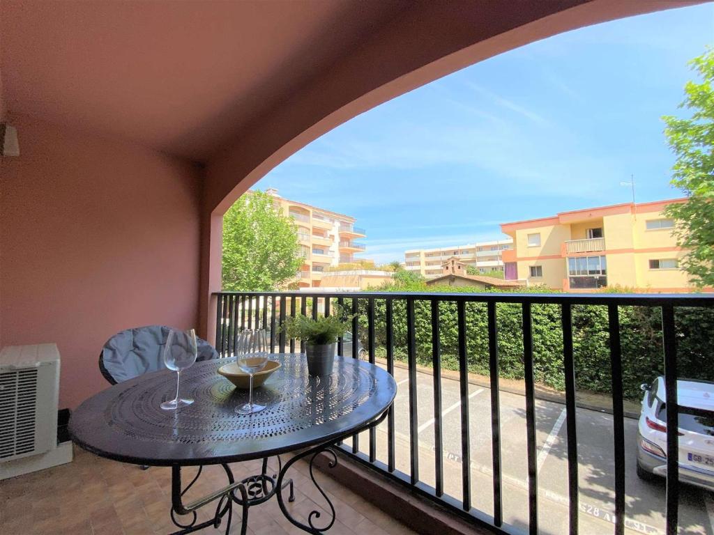 Sainte-Maxime, Apt 2 pièces avec piscine, terrasse, parking privé, proche plage et commerces - FR-1-226-487