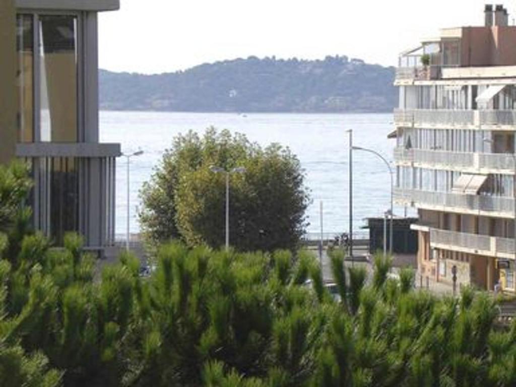 Appartement climatisé 2 pièces, près des plages et commerces, centre de Sainte-Maxime - FR-1-780-19