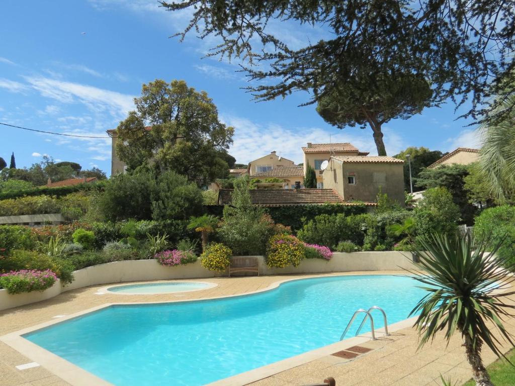 Appartement 2P climatisé avec parking, piscine, proche plages et commerces à Sainte-Maxime - FR-1-780-63