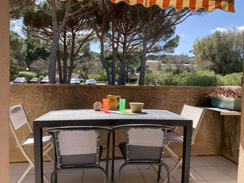 Appartement 2P avec Mezzanine, Balcon, Parking Privé - À 200m de la Plage de la Nartelle - FR-1-226-523