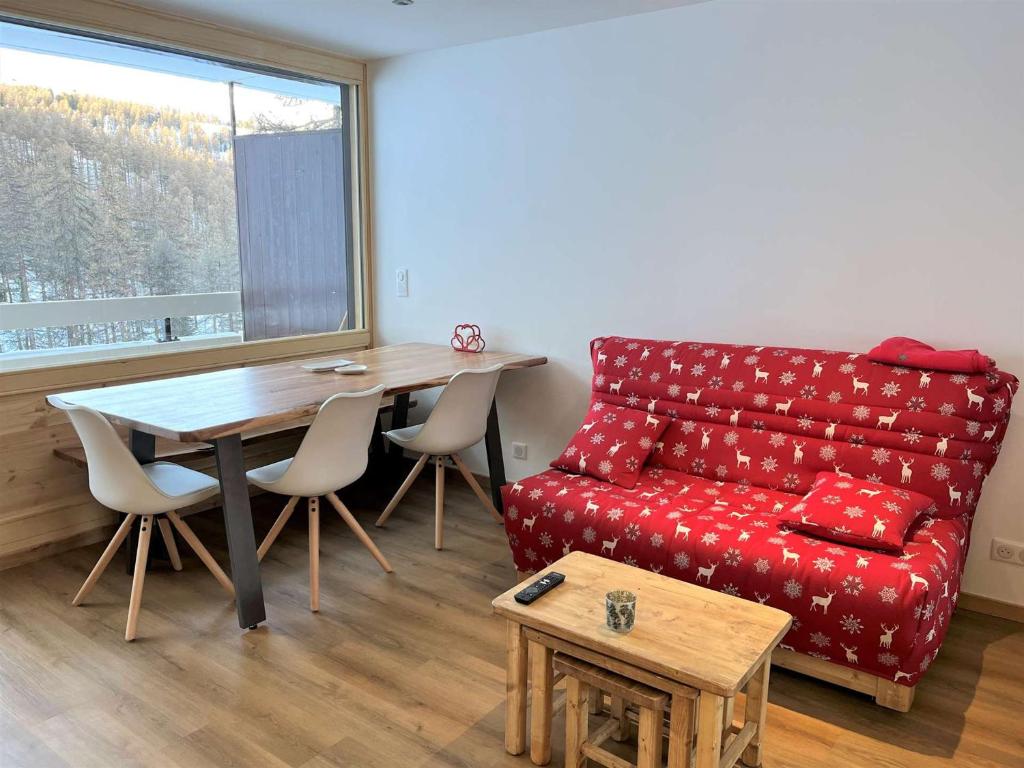 Charmant T2 cabine, rénové, 6 couchages, à 20m des pistes, parking privé – Vars Les Claux - FR-1-330B-208