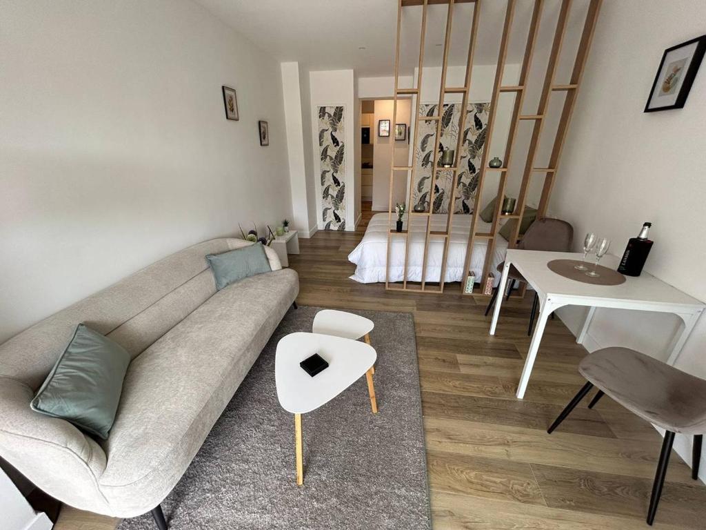 Studio Confortable avec Terrasse et Jardin, Villeneuve-Loubet Plage - FR-1-252A-126
