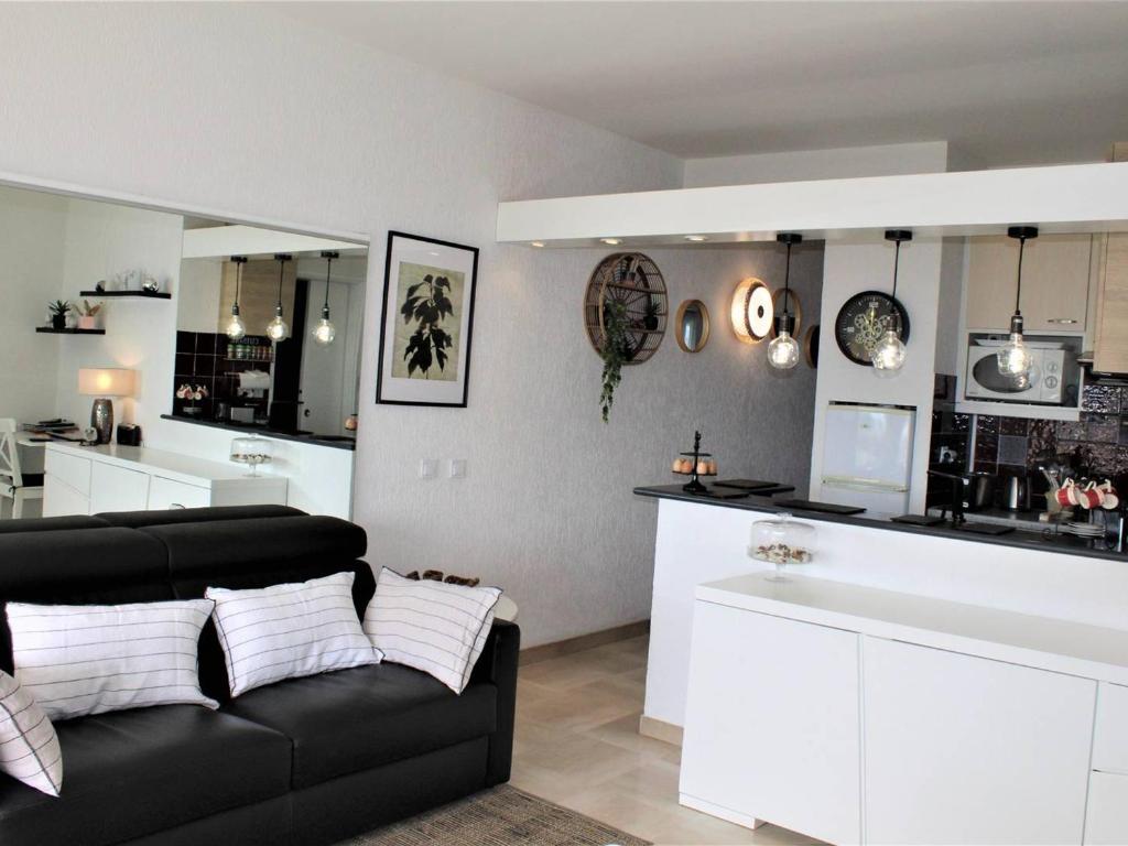 Appartement Contemporain, 4 Couchages, Climatisé avec Parking - FR-1-252A-82