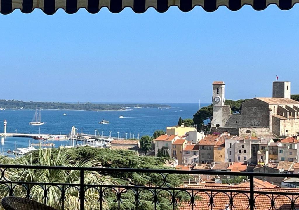 NEWLY RENOVATED! Harbour View on Balcony Terrace