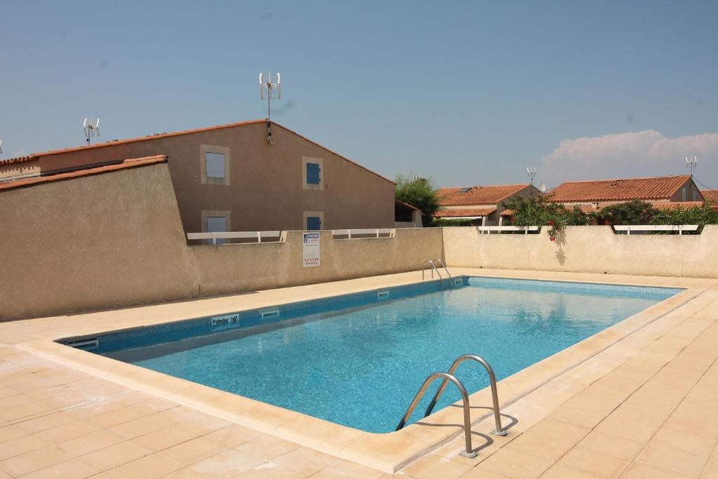 Pavillon avec piscine commune à 500m de la plage