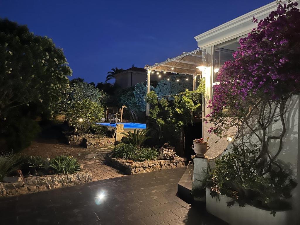 Cannes charming villa private pool garden 1,7 kms from sea and sand beach