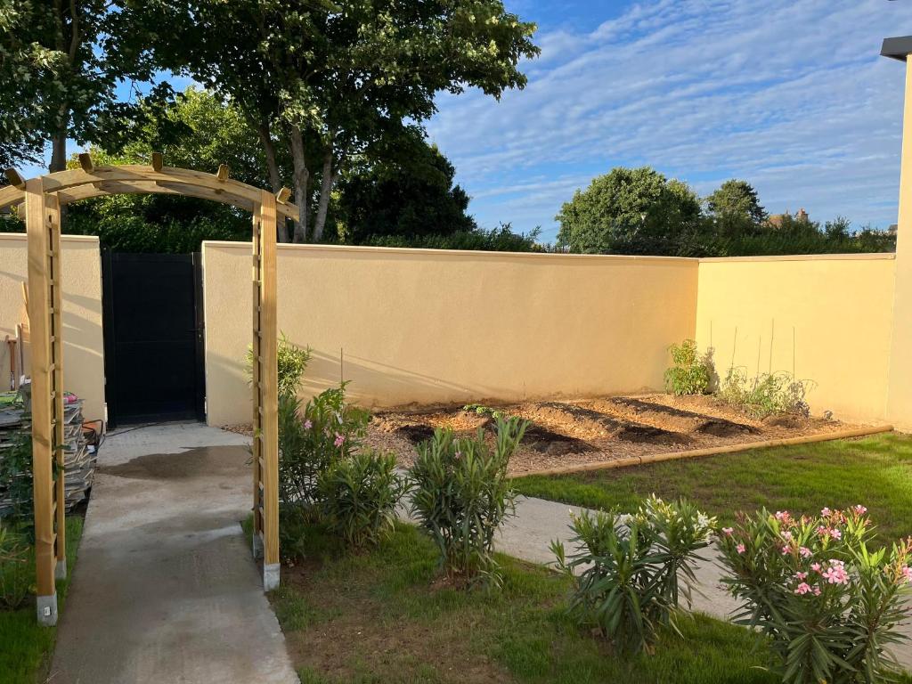 Chambre indépendante avec jardin - 100m de la mer
