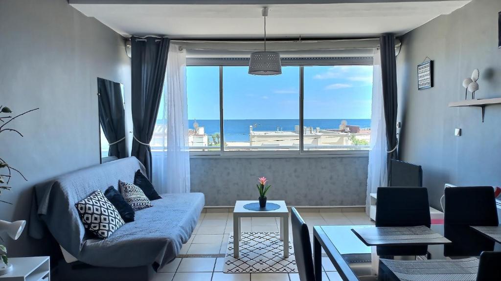 Agreable studio-cabine vue mer 4 personnes à 20 m de la plage